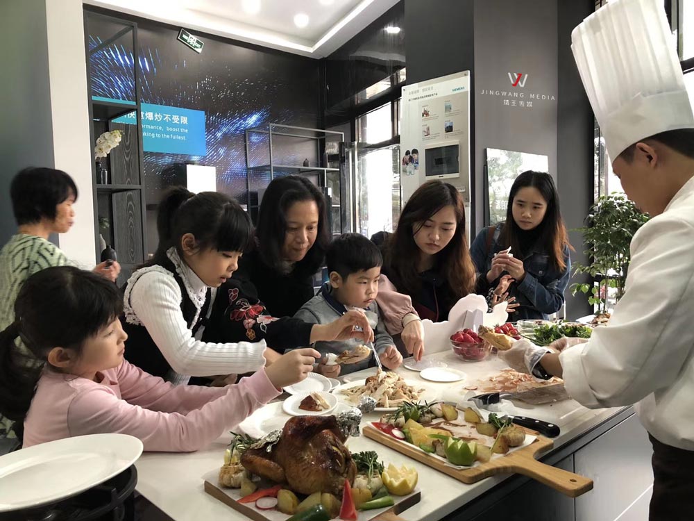 美食品尝